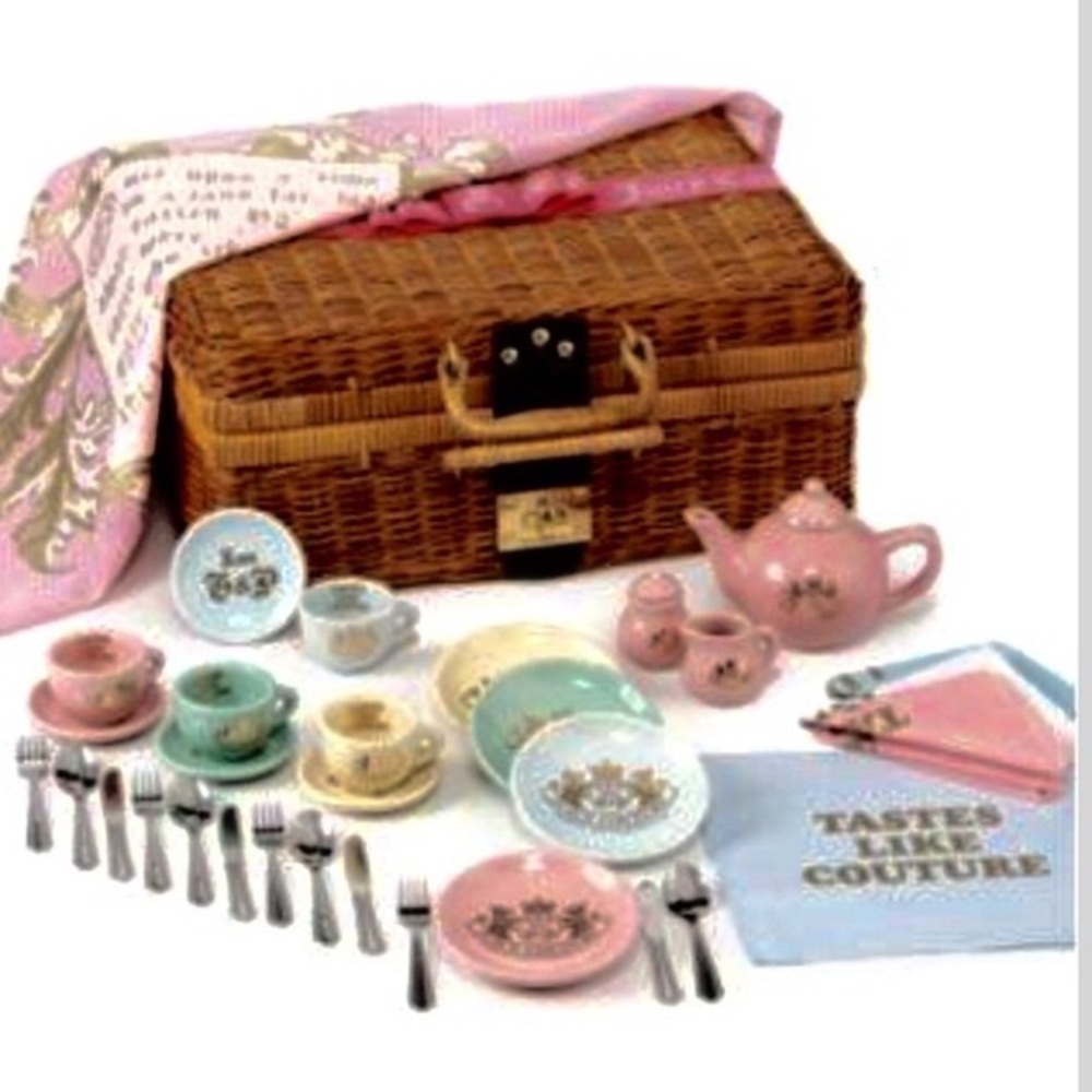 ⚜️FOUND!⚜️ Juicy Couture Picnic Basket Set